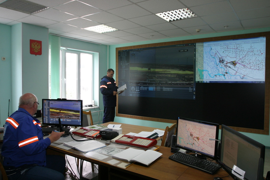 Центральный пост газовой безопасности ООО "Газпром добыча Астрахань" оснащен программным комплексом "ЩИТ", системами видеонаблюдения, навигации, контроля и оповещения