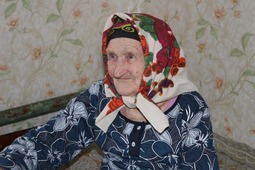 Зоя Николаевна Ключарёва слушала слова поздравления со слезами от радости