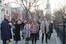 Участники обучающего мероприятия по работе в ИУС НК в ООО «Газпром добыча Астрахань» на одной из центральных улиц в Астрахани