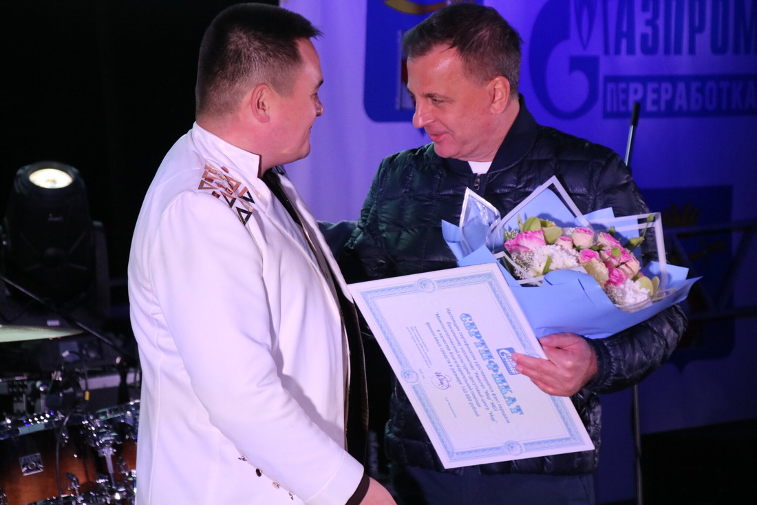 Андрей Мельниченко вручил денежные сертификаты на развитие ряду организаций Красноярского района