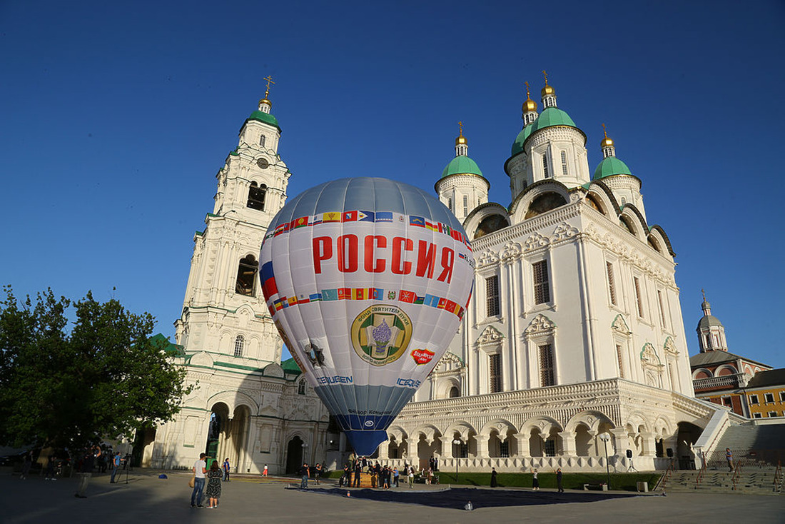 Аэростат стартовал с территории Астраханского кремля.Фото Astrobl