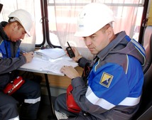 Главный инженер АУИРС ООО «Газпром подземремонт Уренгой», руководитель штаба ликвидации аварии Александр Кучумов (справа).