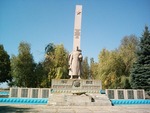 Братская могила в селе Староварваровка Александровского района Донецкой области.