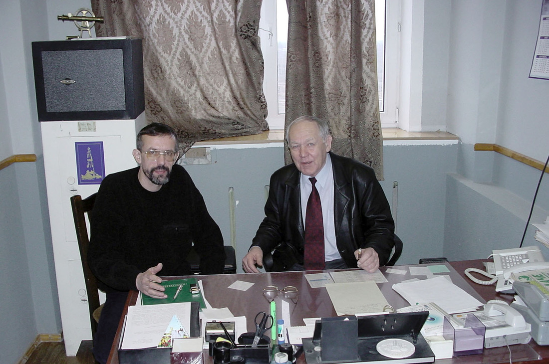 Слева направо: С.Л. Одинцов, заместитель главного маркшейдера и Г.В. Маврычев, начальник отдела главного маркшейдера (1983-1987 гг.), главный маркшейдер (1987-2005 гг.), 2005 год