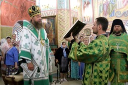 Первое богослужение совершил митрополит Астраханский и Камызякский Никон