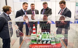 Макет ледостойкой платформы был представлен на Международном газовом форуме в Санкт-Петербурге. Фото с официального сайта ООО "Газпром добыча Ямбург"