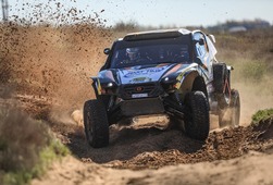 За четыре дня гонщики прошли по бездорожью около 950 км