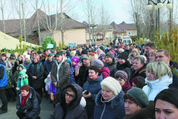 Сотни желающих приняли участие в праздничном богослужении