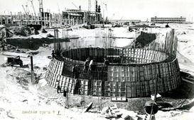 Строительство дымовой трубы на АГПЗ. 1984 г.