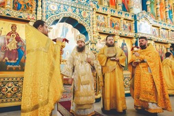 Богослужение возглавил преосвященнейший митрополит Астраханский и Камызякский Никон