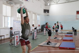 Состязания среди мужчин проходили в четырёх весовых категориях