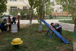Работники Общества отремонтировали и покрасили детские площадки в ГСКУ Астраханской области «Малышок»